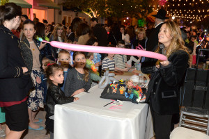 woman making balloon animals