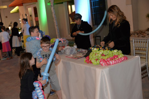 woman making balloon animals